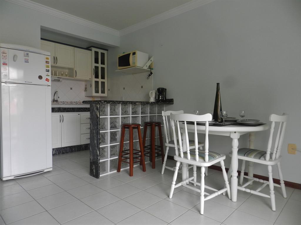 Residencial Jardim Palmeiras Бомбиньяс Экстерьер фото